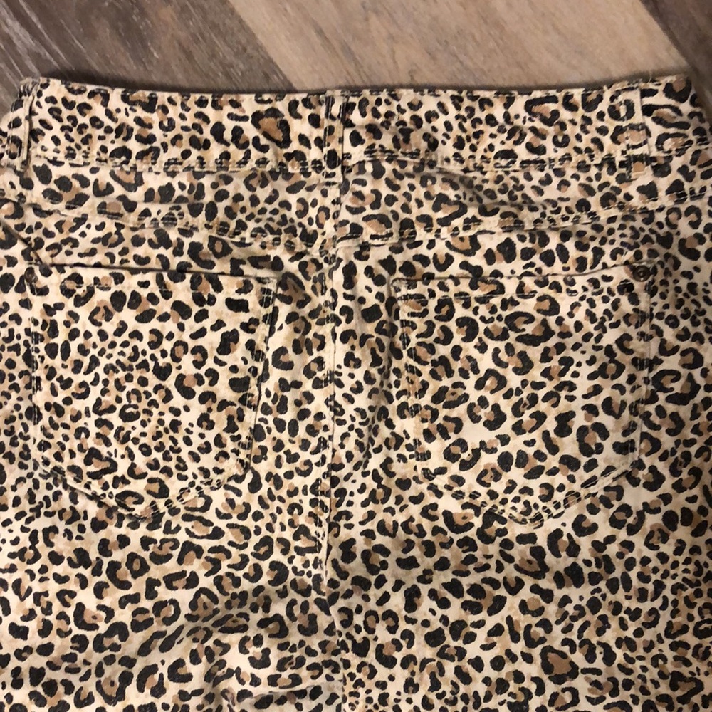 EST. 1946 Denim Leopard Print Crop Jeans - Picture 5 of 7